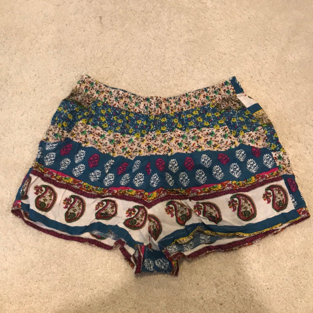 aeo flowy pattern shorts